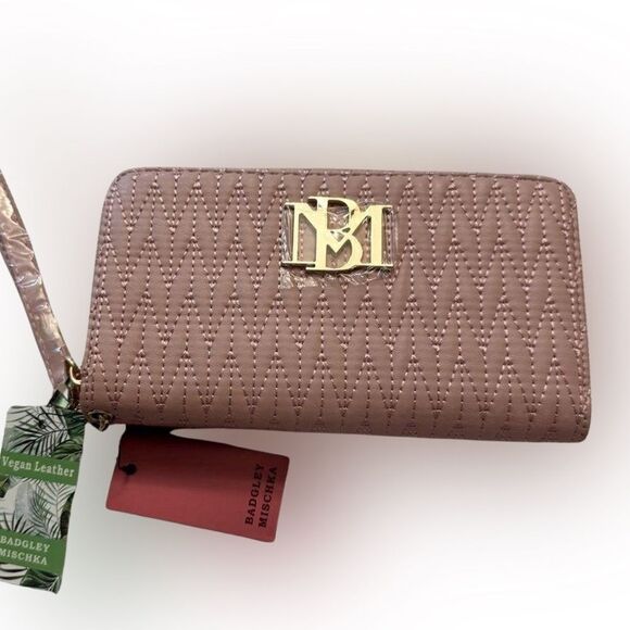 NWT Badgley Mischka Women's Quilted Wallet - Blush with Gold Hardware - Picture 1 of 5